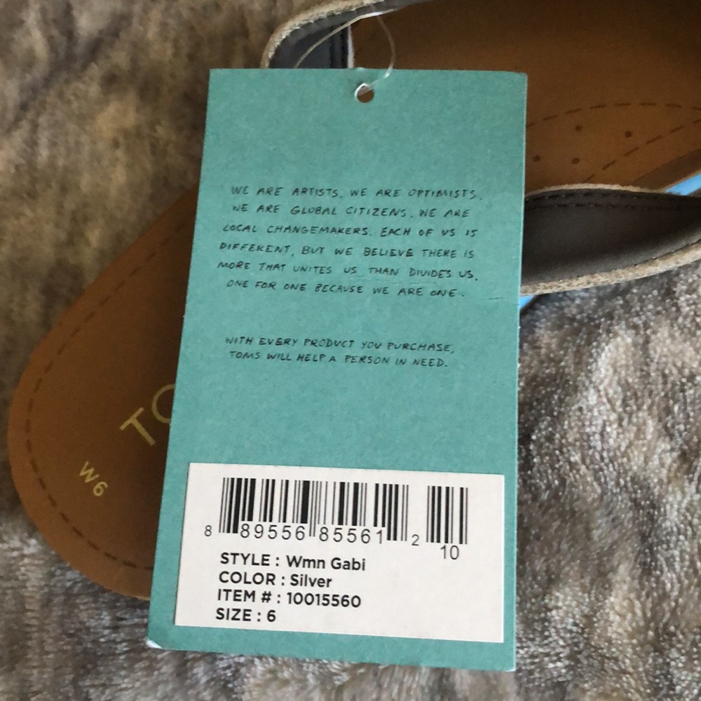 Women's toms flip-flops silver with stretchy toepiece new with tags never worn - Picture 8 of 8